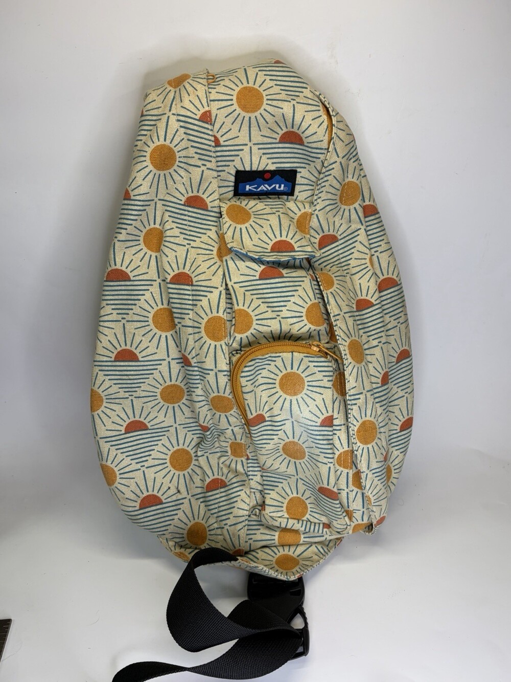 KAVU Original Canvas Rope Sling Bag Backpack Sunburst Sun Pattern Cream Blue⁠